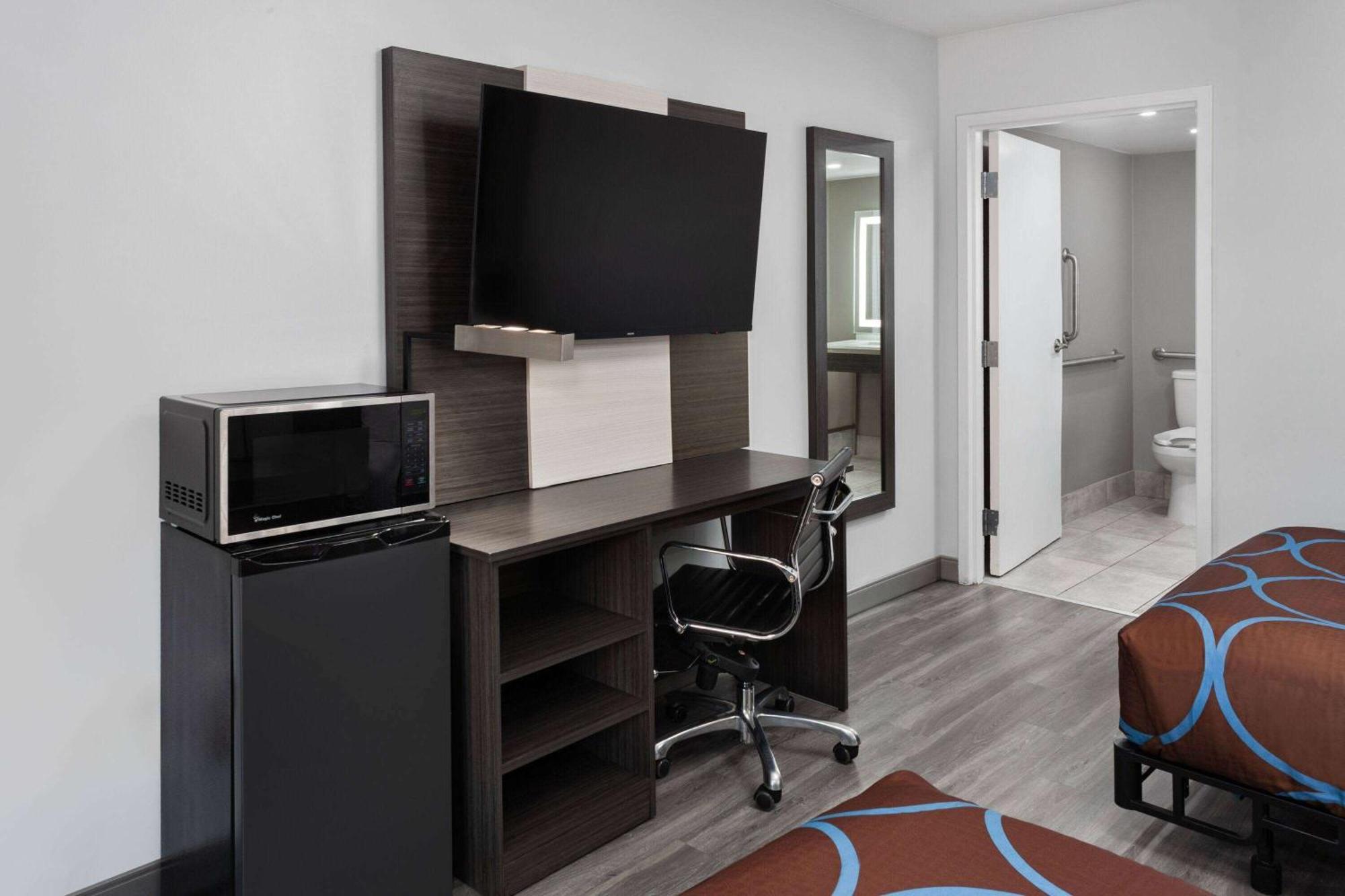 Super 8 By Wyndham Baltimore Northwest Exterior foto